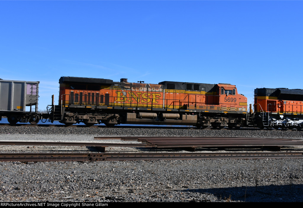 BNSF 5699 Roster shot